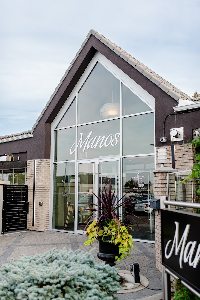 Mano's Restaurant & Lounge