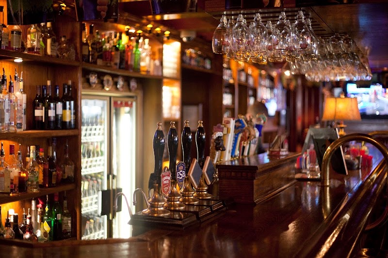 Winston's English Pub & Grill