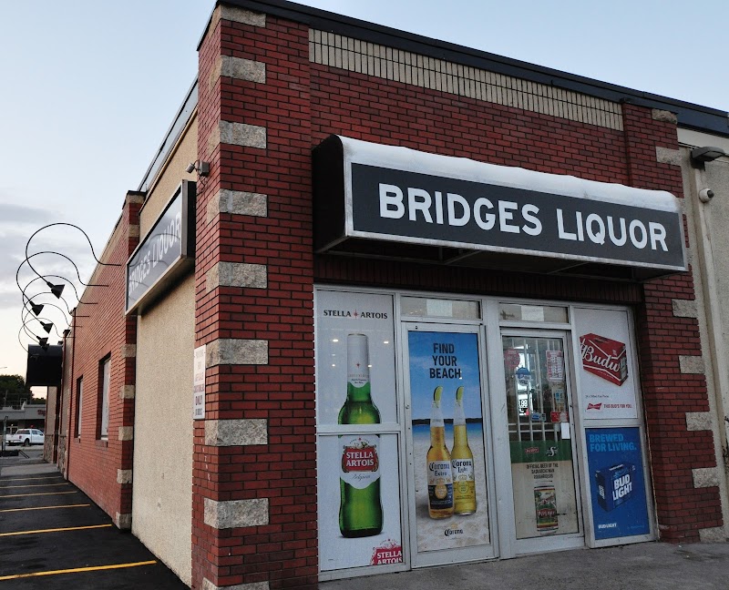 Bridges Ale House & Eatery, Bridges Liquor Store